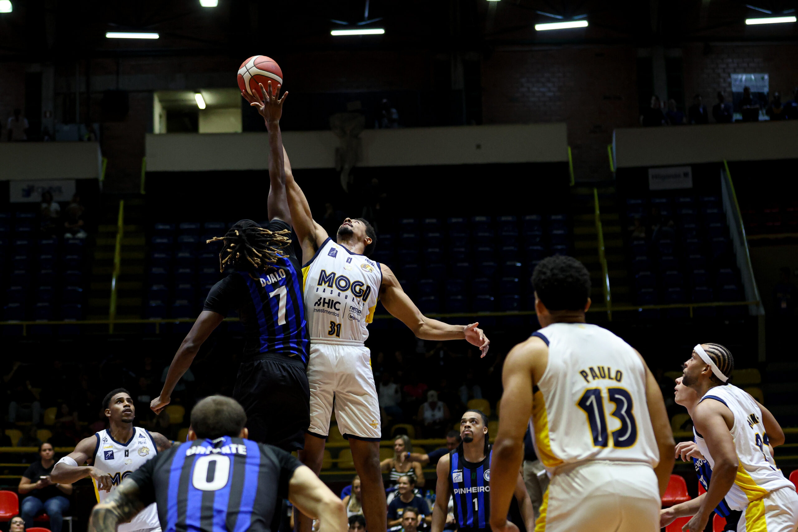E.C. Pinheiros vence o Mogi Basquete com uma virada de jogo avassaladora.